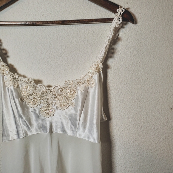 White slip dress - Picture 2 of 7